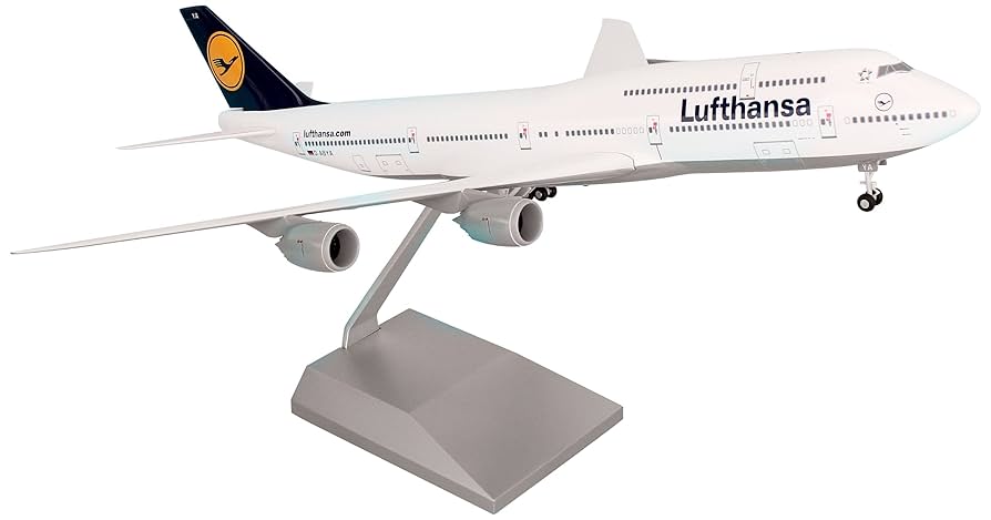 Daron Skymarks Lufthansa 747-8I Model Kit with Gear (1/200